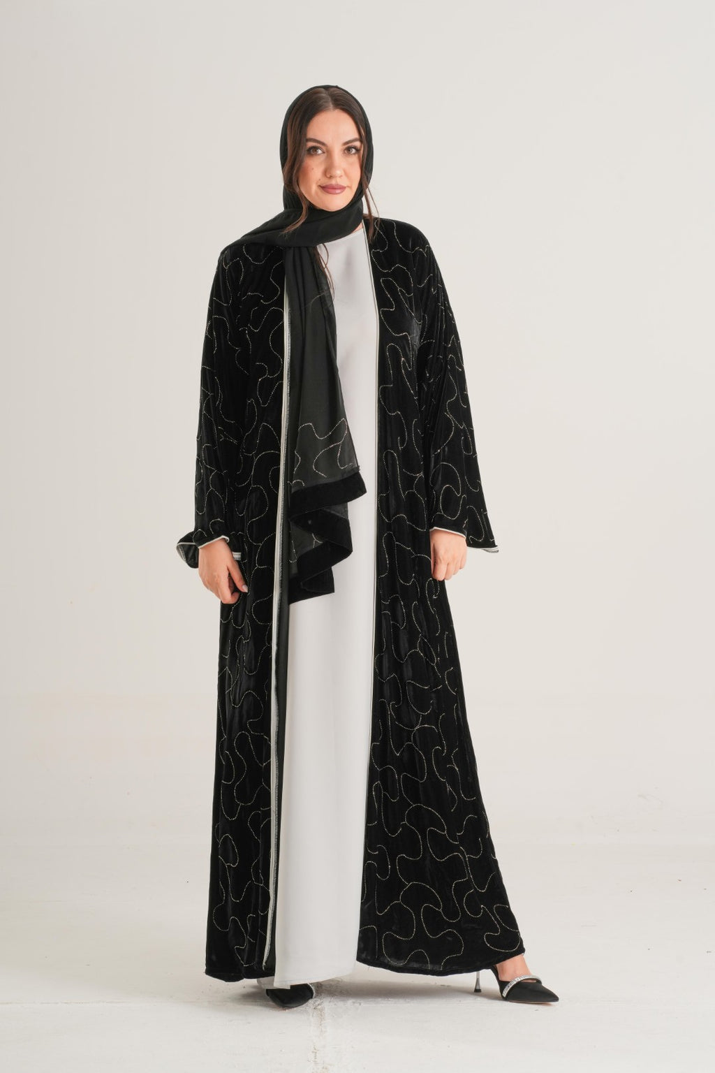 Noir Velvet Embroidered Abaya – Black & Gold