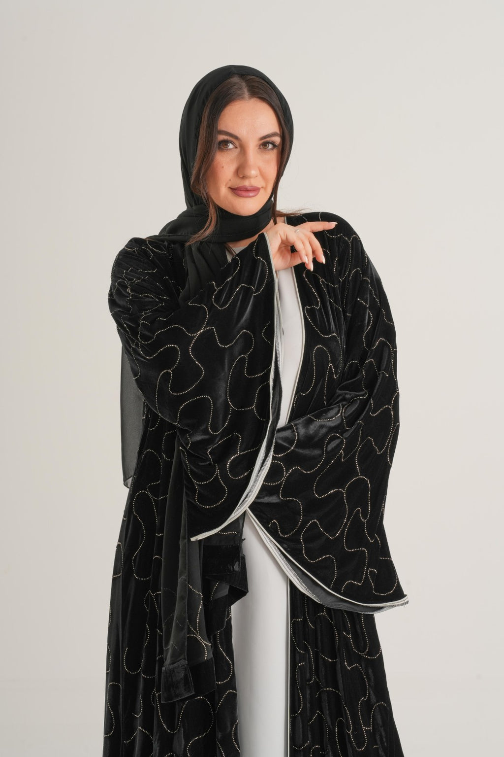 Noir Velvet Embroidered Abaya – Black & Gold