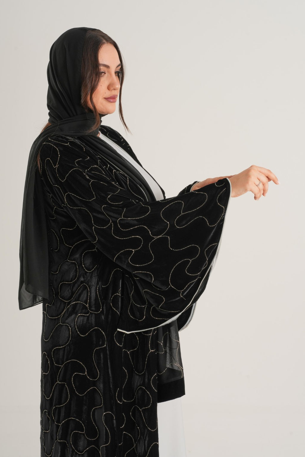 Noir Velvet Embroidered Abaya – Black & Gold